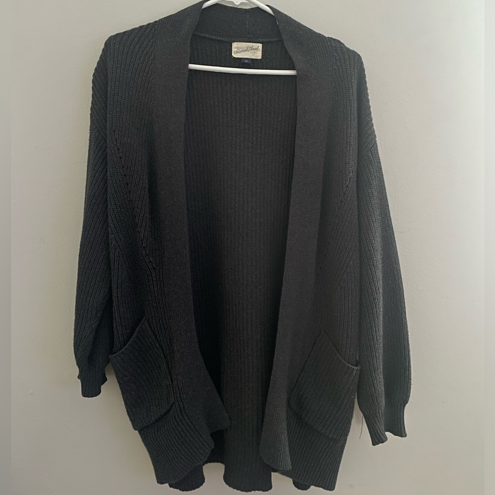 Universal thread dark grey cardigan